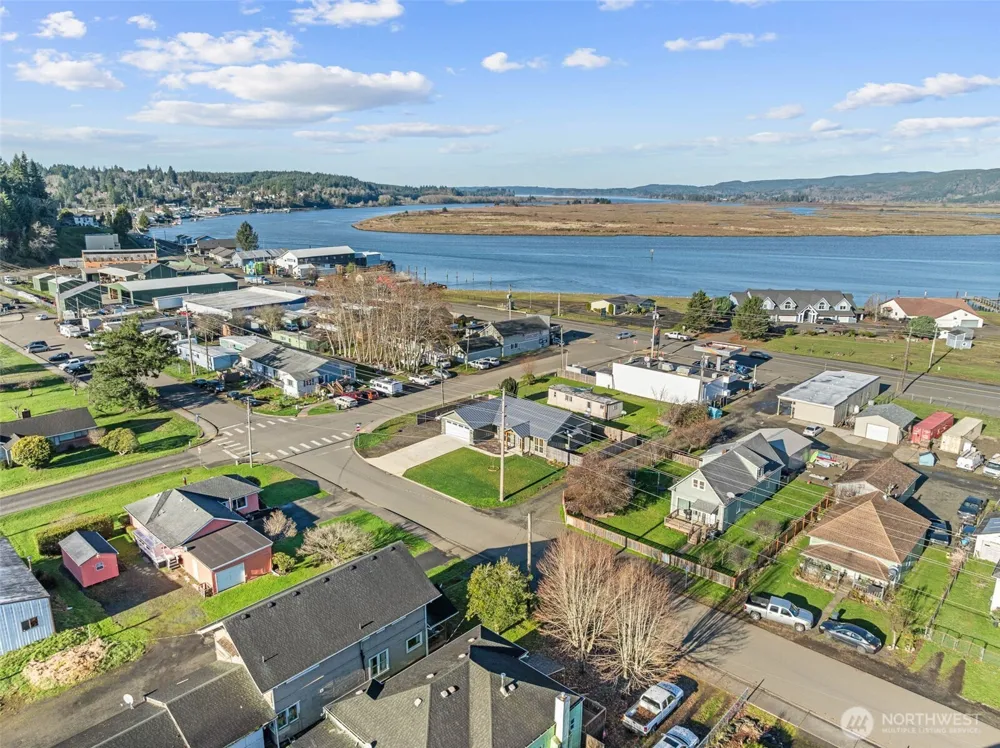 111 1st E South Bend, WA 99586