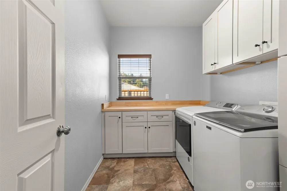 111 1st E South Bend, WA 99586
