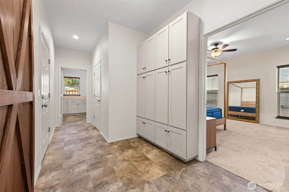 111 1st E South Bend, WA 99586
