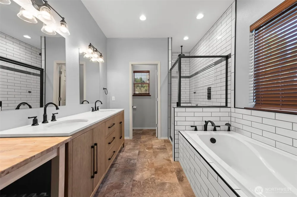111 1st E South Bend, WA 99586