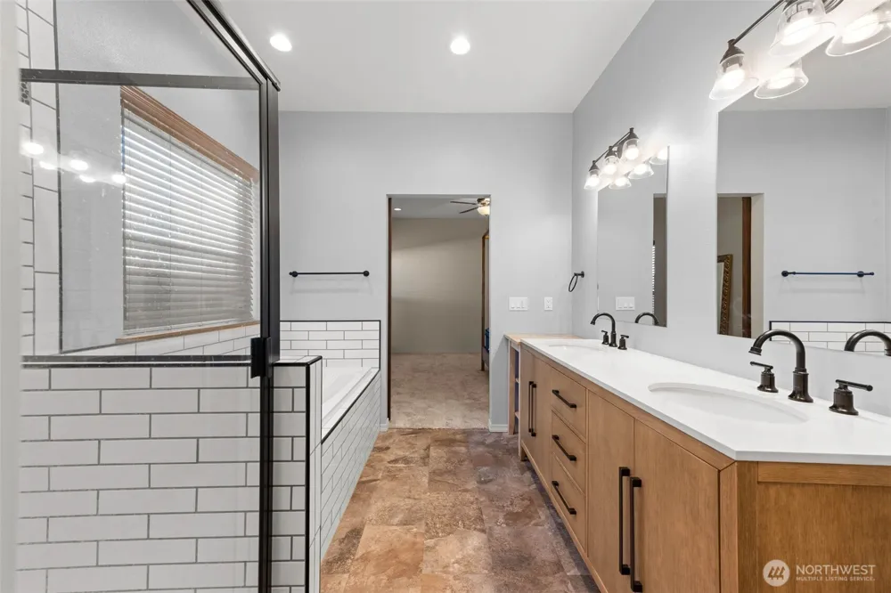 111 1st E South Bend, WA 99586