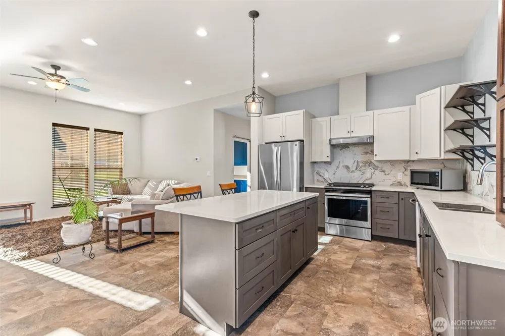 111 1st E South Bend, WA 99586