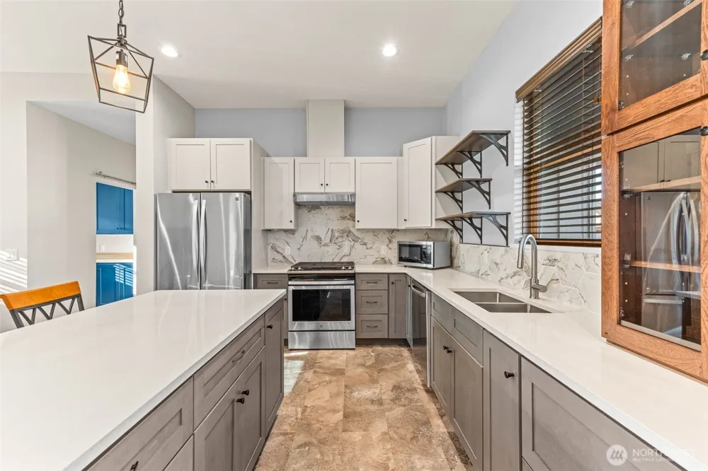111 1st E South Bend, WA 99586