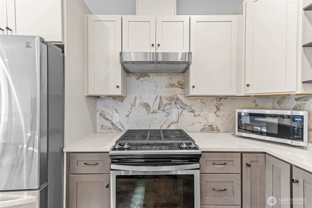 111 1st E South Bend, WA 99586