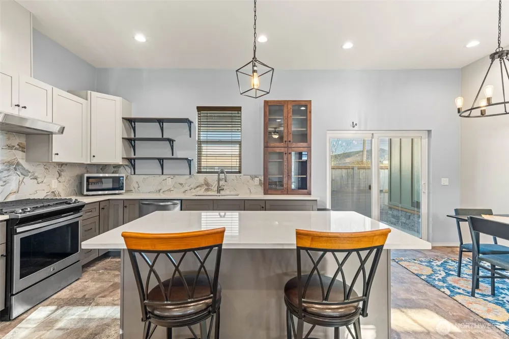 111 1st E South Bend, WA 99586