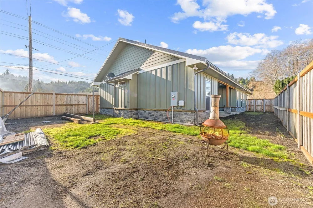 111 1st E South Bend, WA 99586