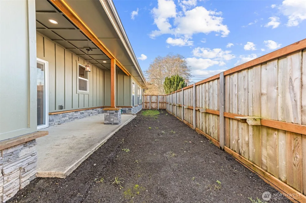 111 1st E South Bend, WA 99586