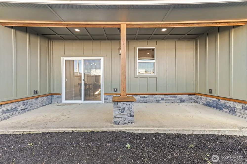 111 1st E South Bend, WA 99586