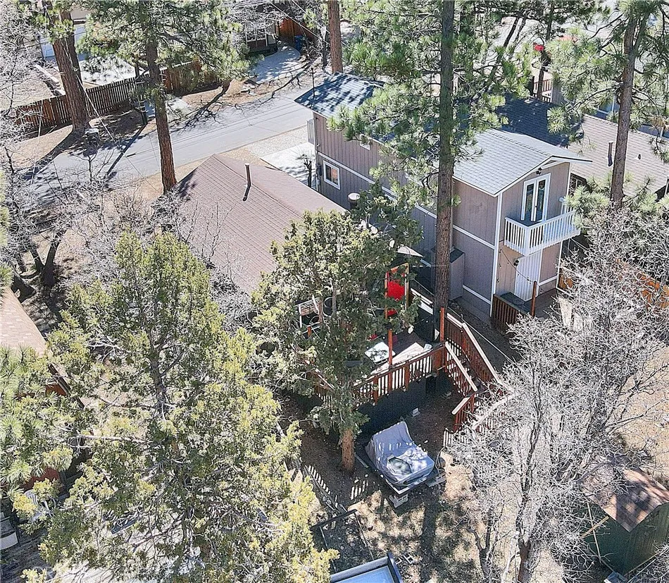 346 San Bernardino Avenue Sugarloaf, CA 92386