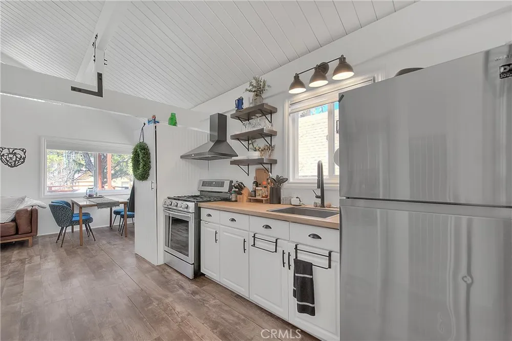 346 San Bernardino Avenue Sugarloaf, CA 92386