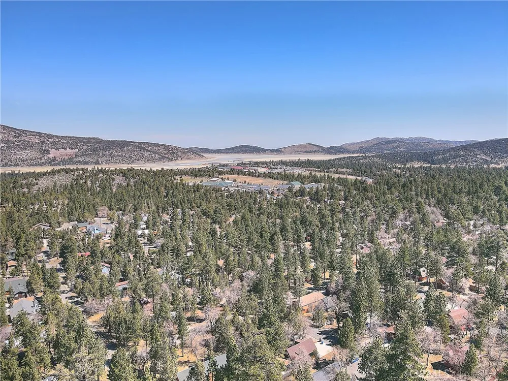 346 San Bernardino Avenue Sugarloaf, CA 92386