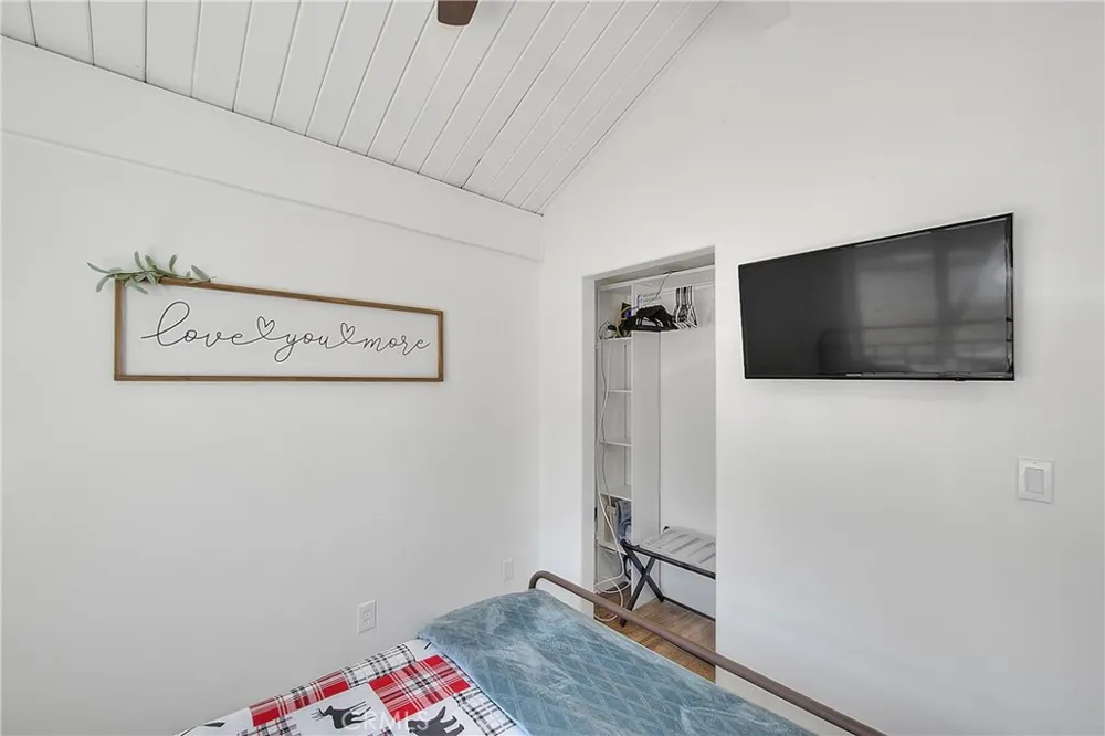 346 San Bernardino Avenue Sugarloaf, CA 92386