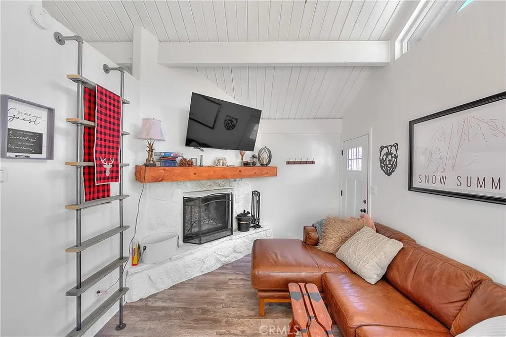346 San Bernardino Avenue Sugarloaf, CA 92386