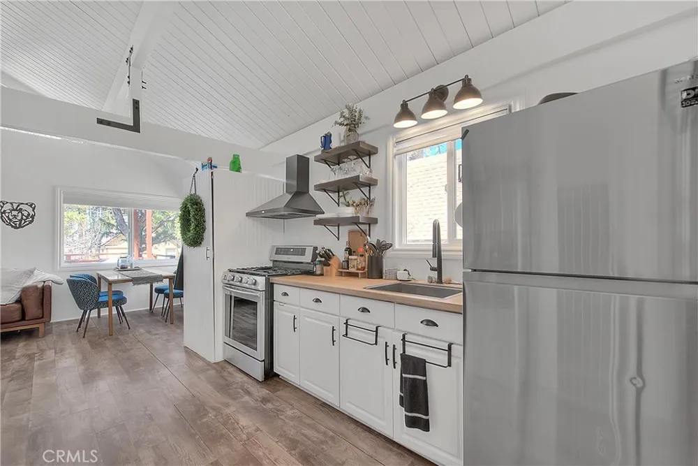 346 San Bernardino Avenue Sugarloaf, CA 92386