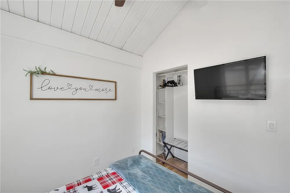 346 San Bernardino Avenue Sugarloaf, CA 92386
