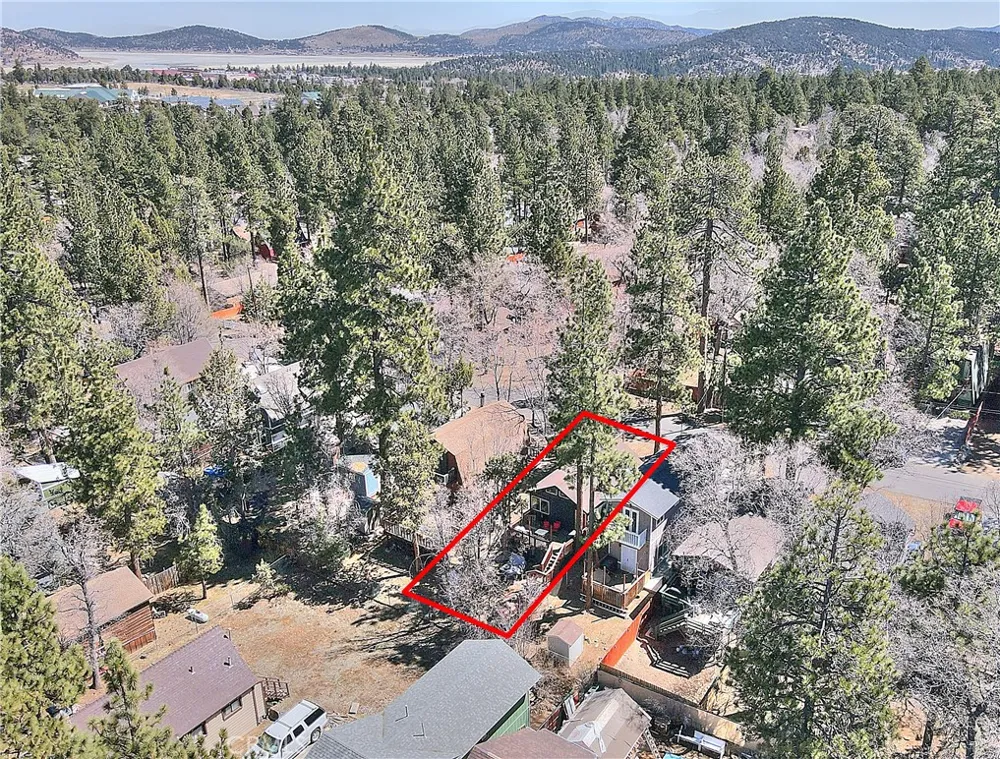 346 San Bernardino Avenue Sugarloaf, CA 92386