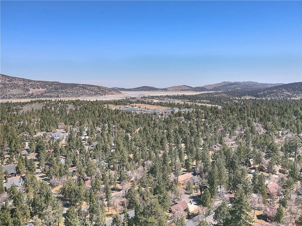 346 San Bernardino Avenue Sugarloaf, CA 92386