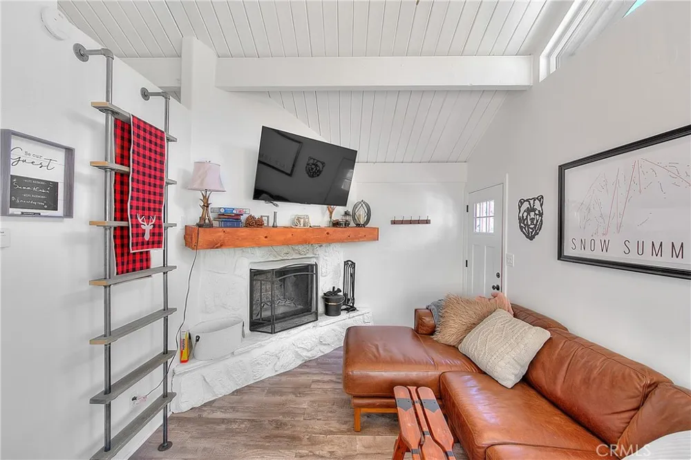 346 San Bernardino Avenue Sugarloaf, CA 92386