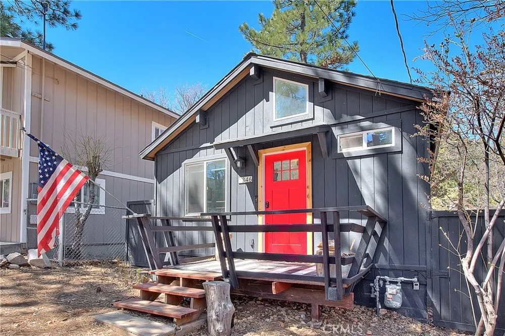 346 San Bernardino Avenue Sugarloaf, CA 92386