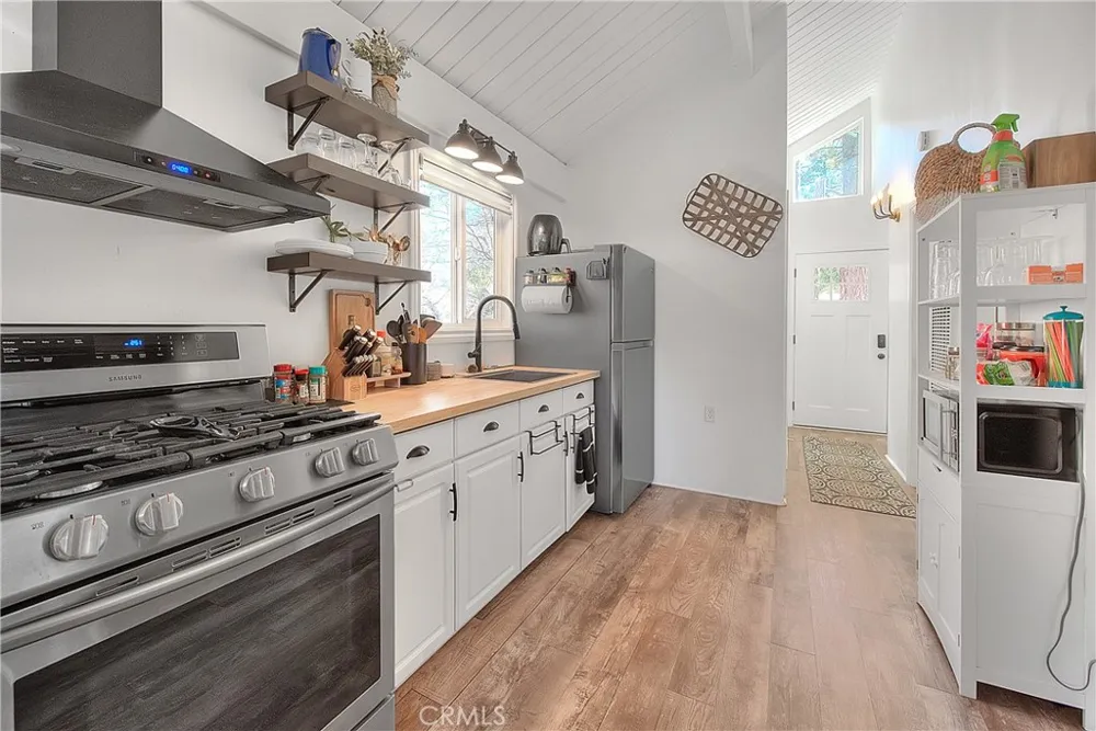 346 San Bernardino Avenue Sugarloaf, CA 92386