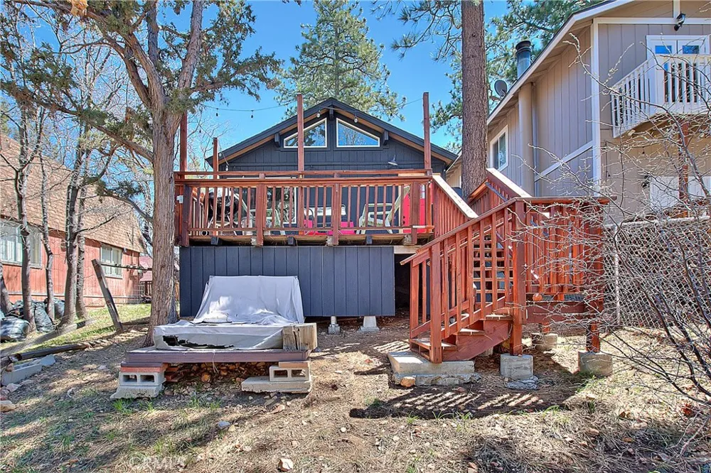 346 San Bernardino Avenue Sugarloaf, CA 92386