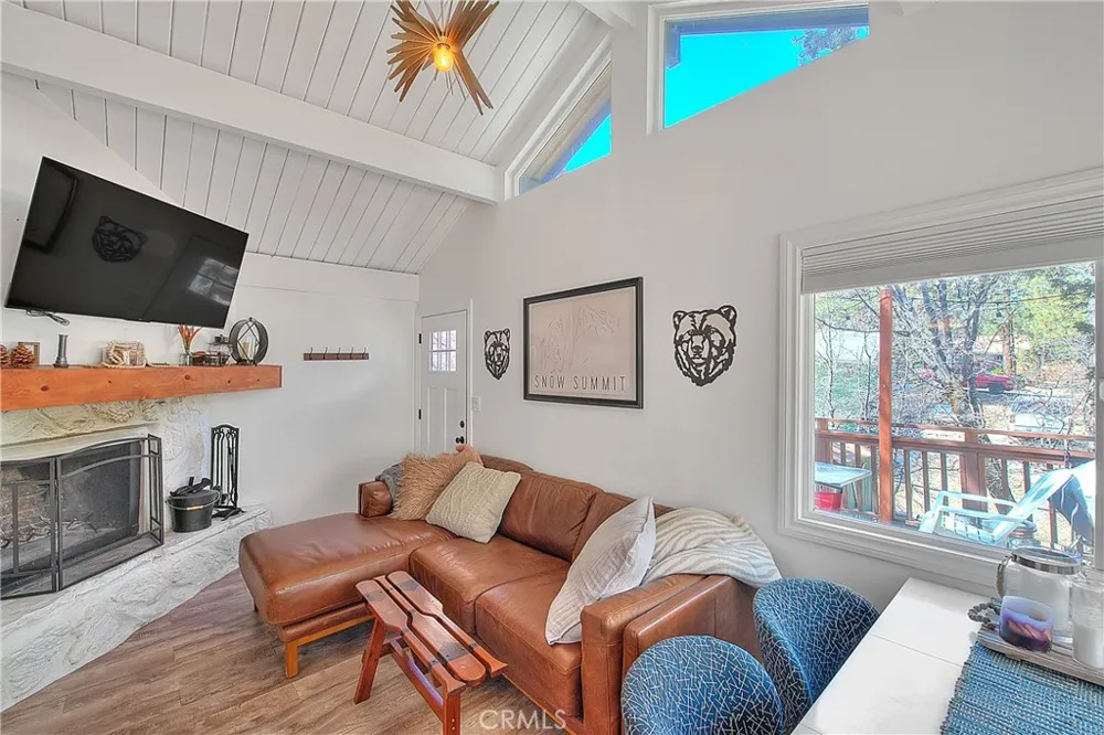 346 San Bernardino Avenue Sugarloaf, CA 92386