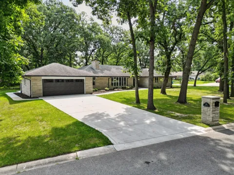 2711 Edgewood Drive