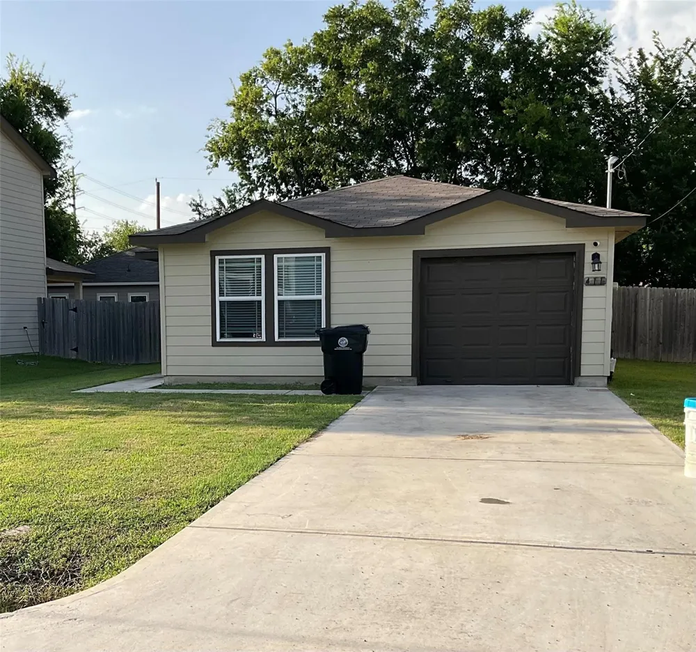 411 Armstrong Street