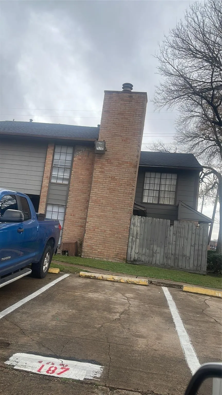 9090 S Braeswood Boulevard #5