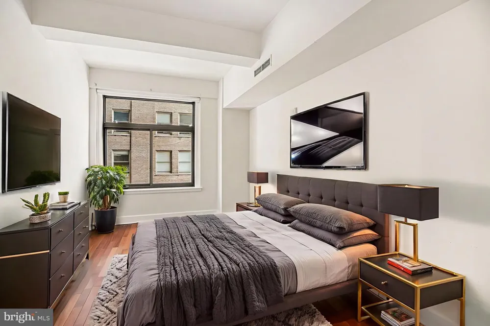 1500 CHESTNUT STREET #8C Philadelphia, PA 19102