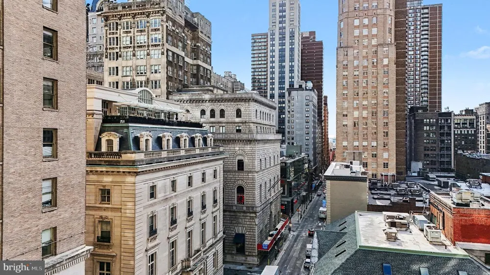 1500 CHESTNUT STREET #8C Philadelphia, PA 19102