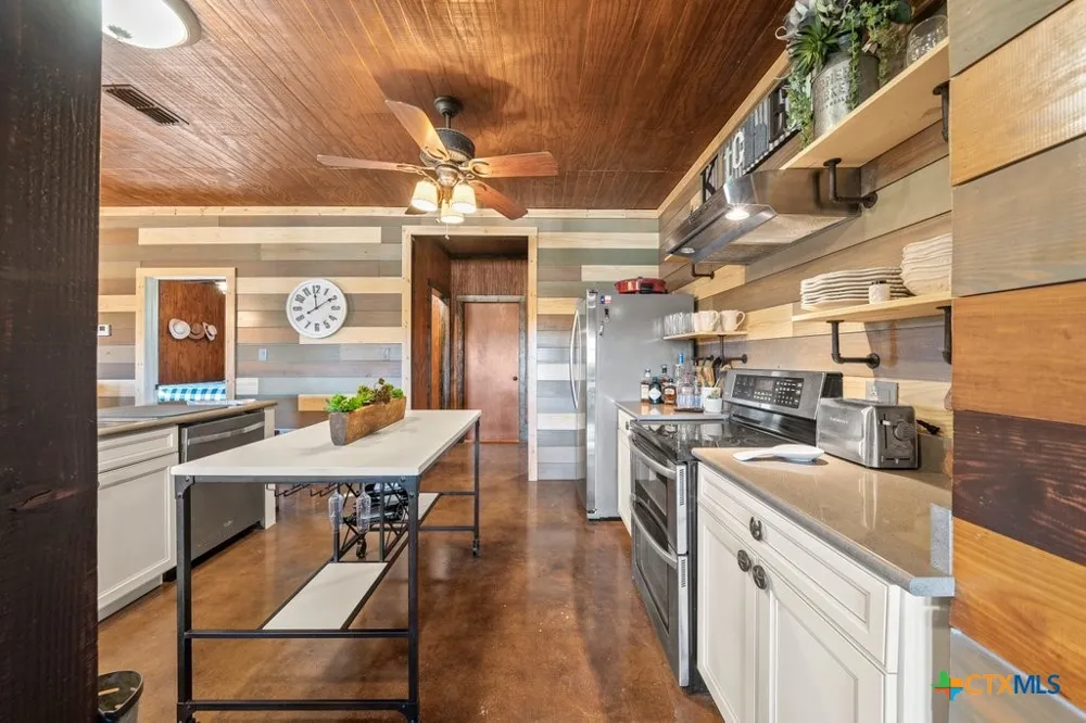 3259 Schumann Road Stonewall, TX 78671