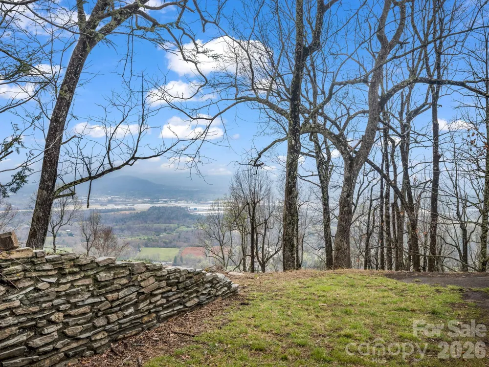 5 Chestnut Top Circle Mills River, NC 28759