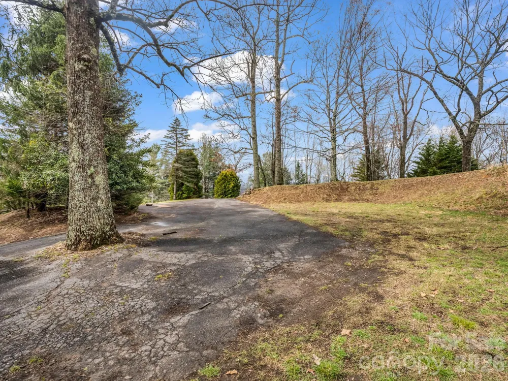 5 Chestnut Top Circle Mills River, NC 28759