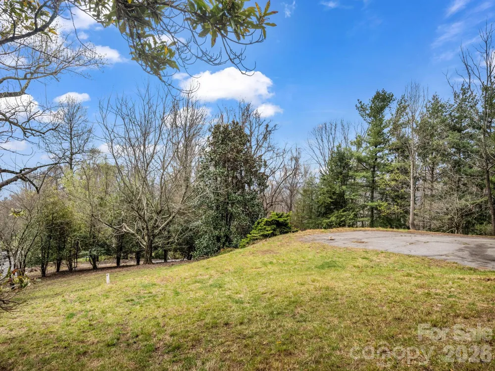 5 Chestnut Top Circle Mills River, NC 28759