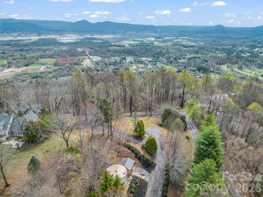 5 Chestnut Top Circle Mills River, NC 28759