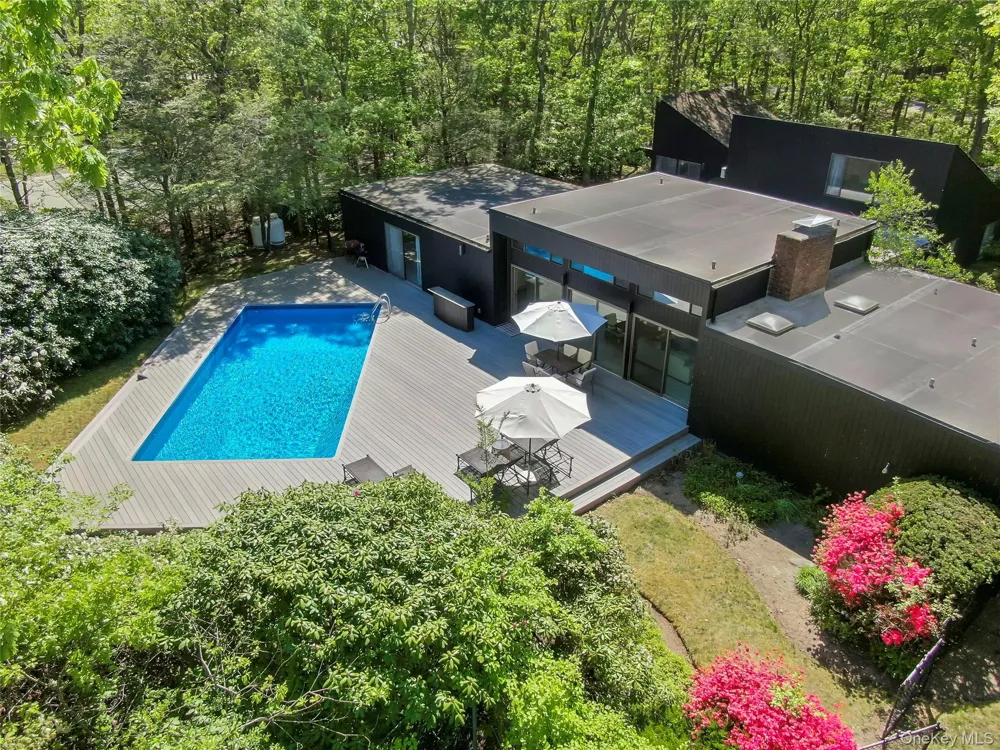 24 Quarter Road Westhampton, NY 11977