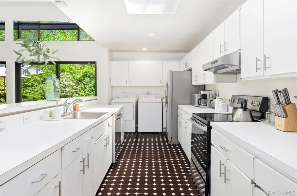 24 Quarter Road Westhampton, NY 11977