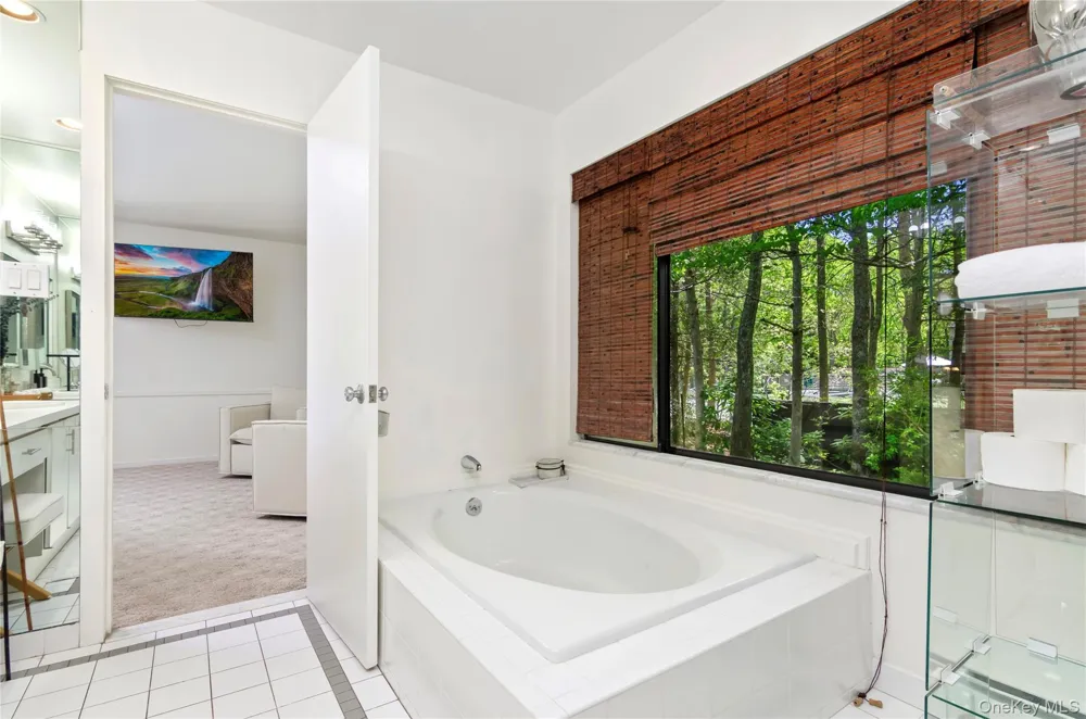 24 Quarter Road Westhampton, NY 11977