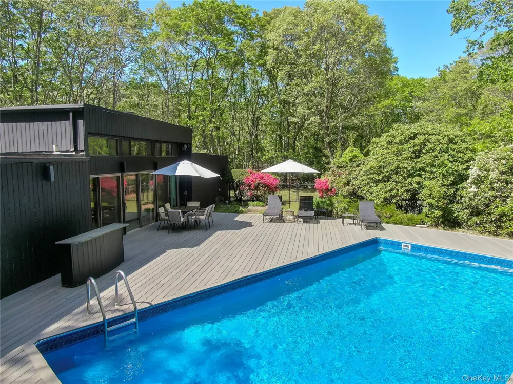 24 Quarter Road Westhampton, NY 11977