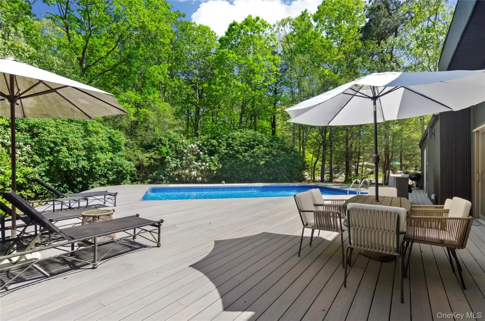24 Quarter Road Westhampton, NY 11977