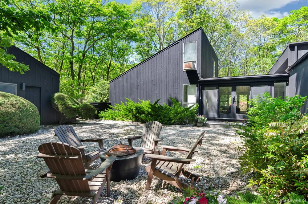 24 Quarter Road Westhampton, NY 11977