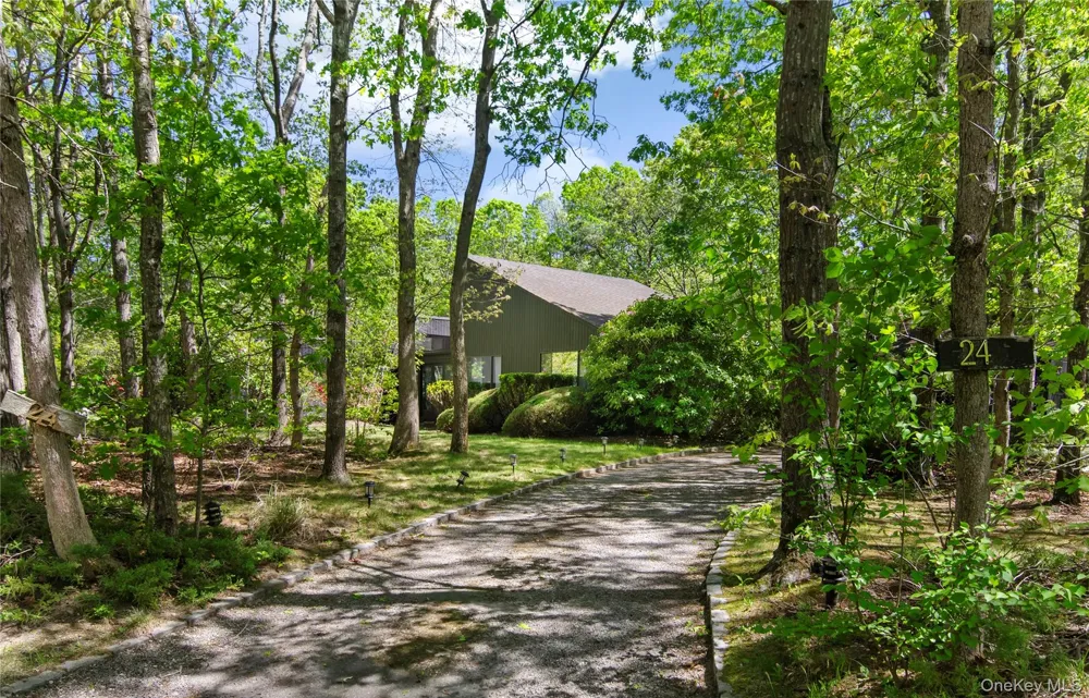 24 Quarter Road Westhampton, NY 11977