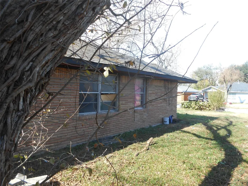 2711 Knotty Oaks Trail South Houston, TX 77045