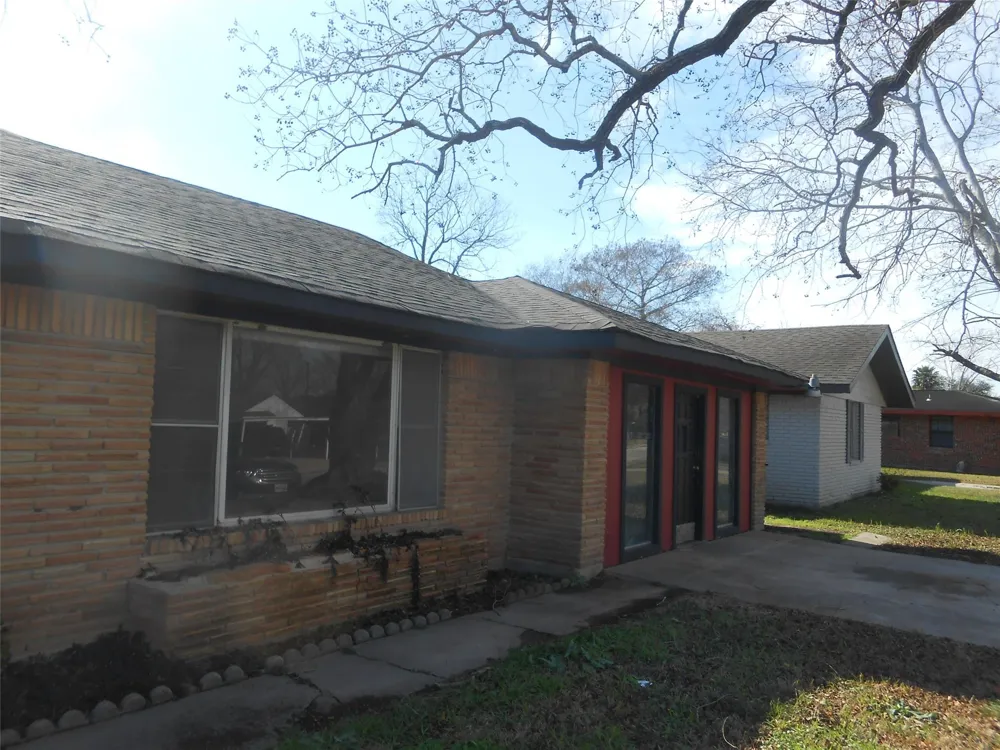 2711 Knotty Oaks Trail South Houston, TX 77045