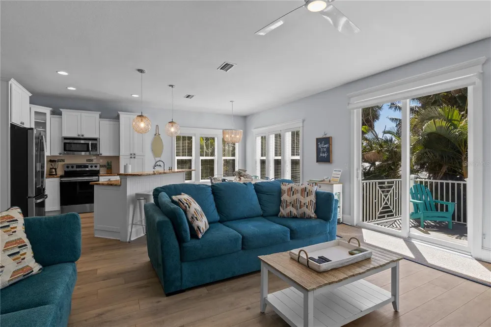6908 HOLMES BOULEVARD Holmes Beach, FL 34217