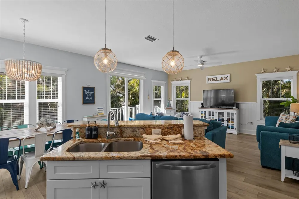 6908 HOLMES BOULEVARD Holmes Beach, FL 34217