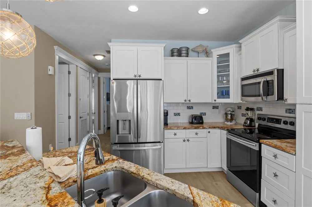 6908 HOLMES BOULEVARD Holmes Beach, FL 34217