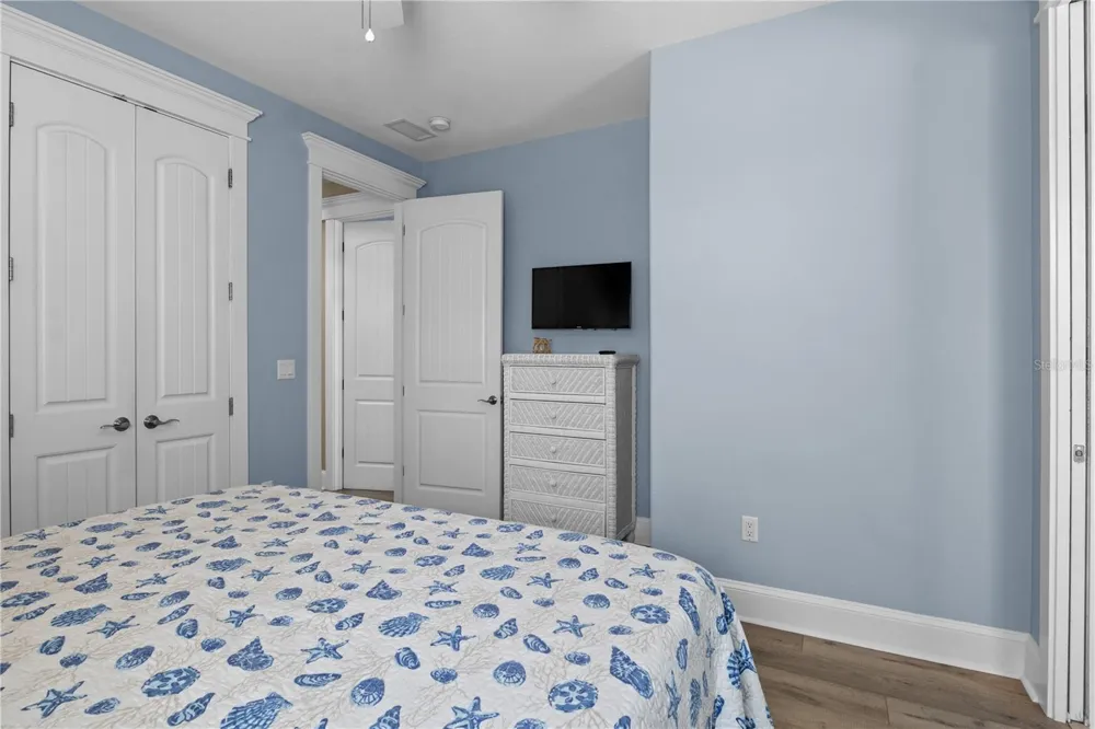 6908 HOLMES BOULEVARD Holmes Beach, FL 34217