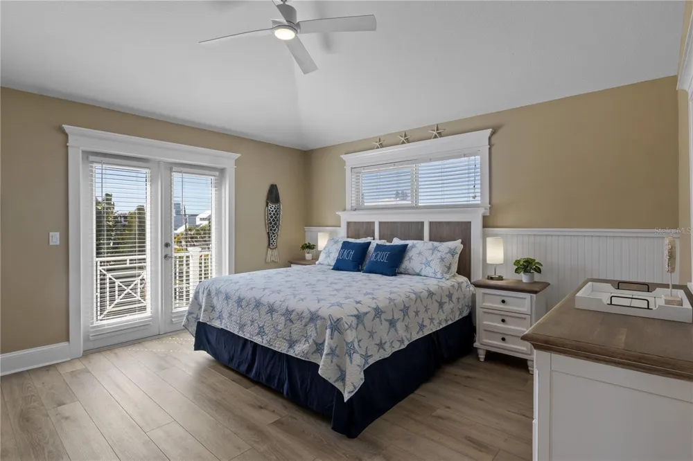 6908 HOLMES BOULEVARD Holmes Beach, FL 34217